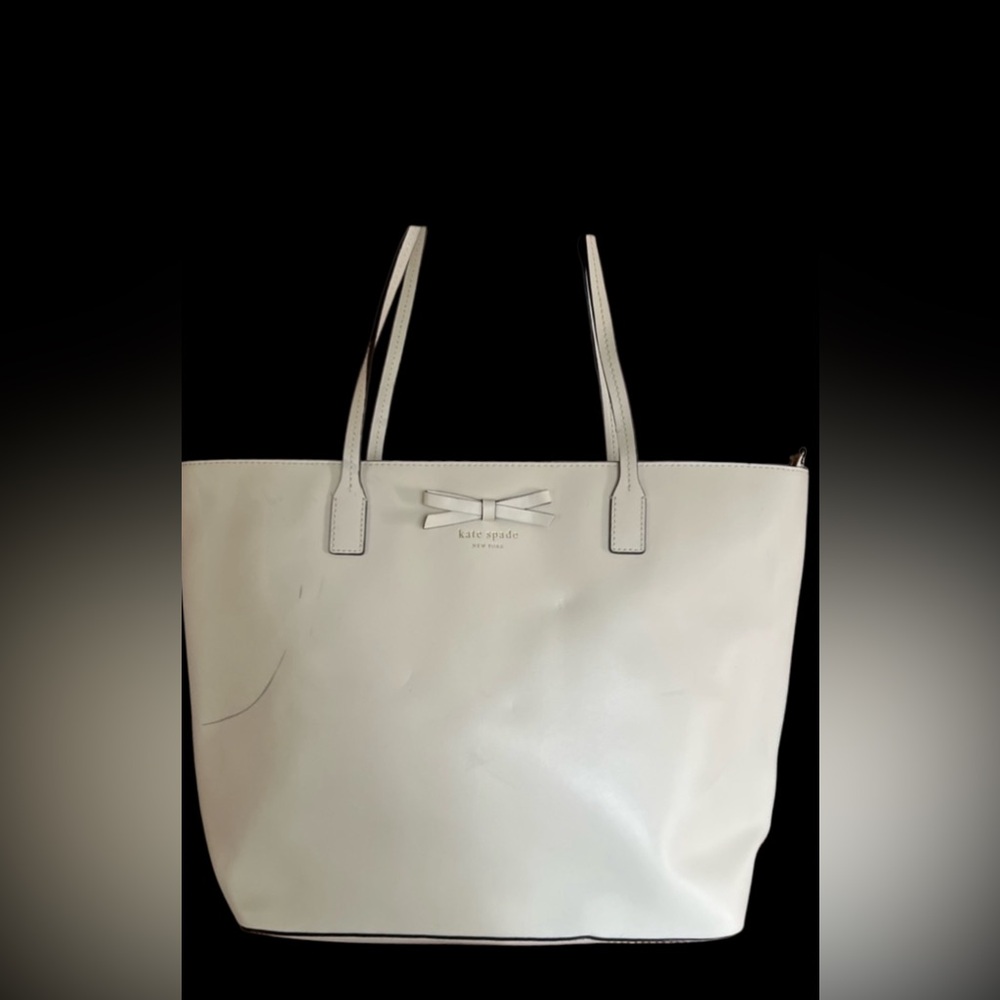 Authentic Kate Spade New York Sawyer Street Tori Magnolia Smooth
Leather tote.